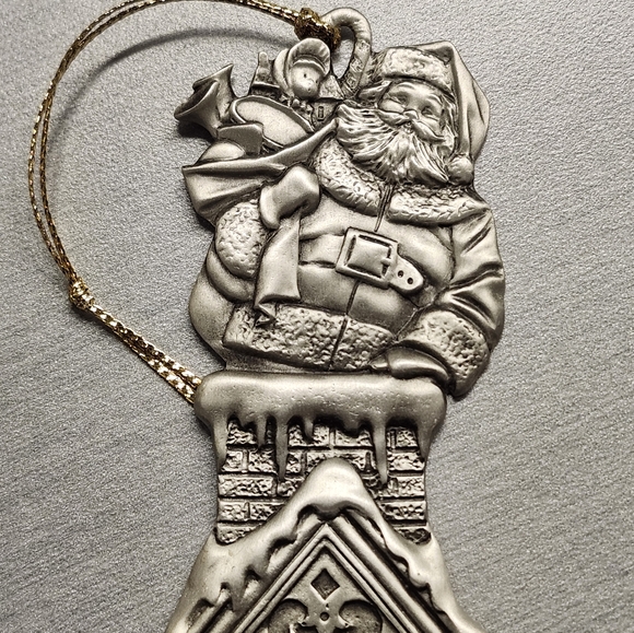 Vintage 1994 AVON Pewter Christmas Ornament SANTA'S ARRIVAL Chimney - Picture 1 of 2
